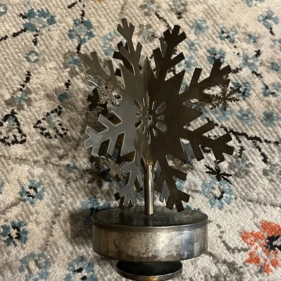 Vintage Metal Silver Snowflake Musicbox Decor - Picture 9 of 17